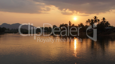 Sonnenuntergang über dem Mekong, Don Khone Insel, Laos, Asien