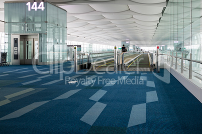 Haneda airport travelators access to gates