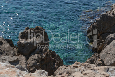 Kleiner Felsen im Mittelmeer