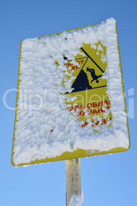 Sign danger on ski slope