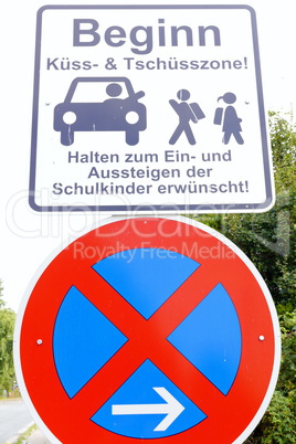 Schild - Küss- und Tschüsszone