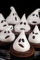 Cake ghosts for Halloween