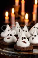 Cake ghosts for Halloween