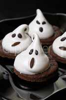 Cake ghosts for Halloween