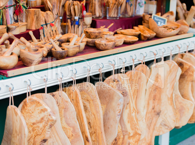 Holzschnitzerei Verkaufsstand auf dem Weihnachtsmarkt in Hamburg