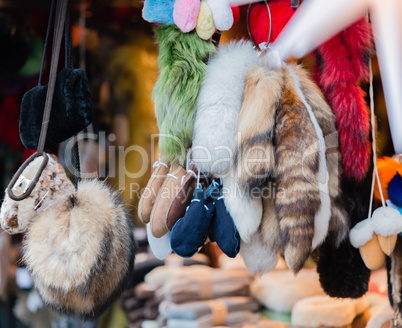 Pelz und Fell Verkauf auf dem Weihnachtsmarkt in Hamburg