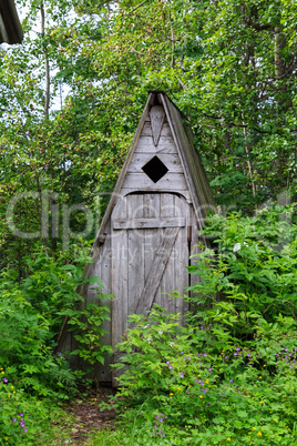Holztoilette im Wald, Solovki