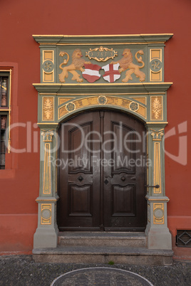 Tür am historischen Speicher in Freiburg