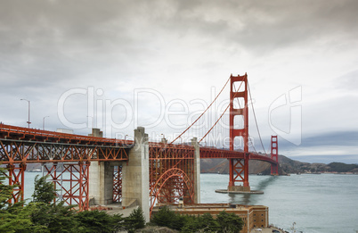 Golden Gate bridge in a cloudy day