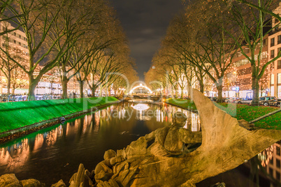 Die berühmte Königsallee in Düsseldorf.