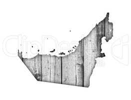Karte der Vereinigten Arabischen Emirate auf verwittertem Holz