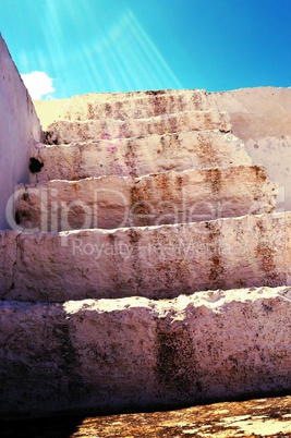 An old staircase in stones.