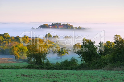 Burgund im Nebel  - Burgundy landscape in morning mist