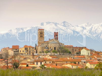 Elne Kathedrale und Pic du Canigou - Elne cathedral and Pic du Canigou