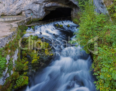 Fontaine de Fontestorbes - La fontaine de fontestorbes, near Montsegur