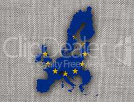 Karte und Fahne der EU auf altem Leinen