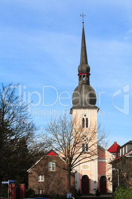 Die katholische Pfarrkirche St. Peter der Pfarrgemeinde "St. Peter und Laurentius", Essen Kettwig