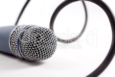 Microphone and cable