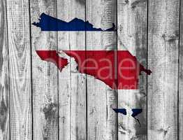 Karte und Fahne von Costa Rica auf verwittertem Holz