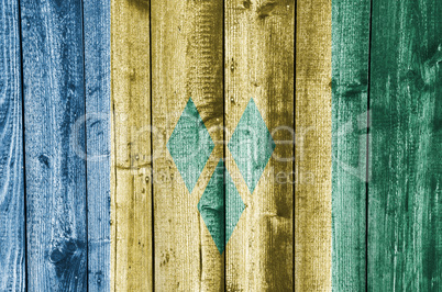 Fahne von Saint Vincent und die Grenadinen auf verwittertem Holz