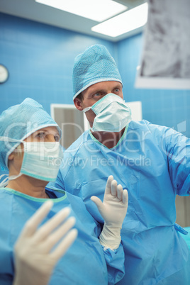 Male and female surgeons interacting in operation theater