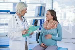 Pregnant patient consulting a doctor