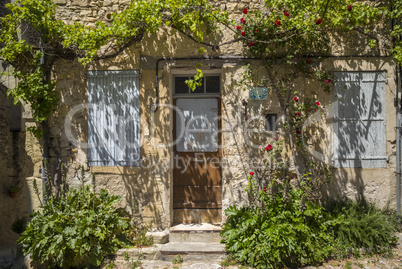 Alte Tür in Vaison la Romaine,Frankreich