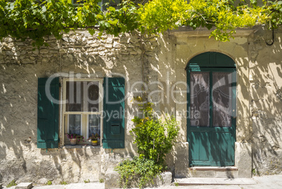 Alte Tür in Vaison la Romaine,Frankreich