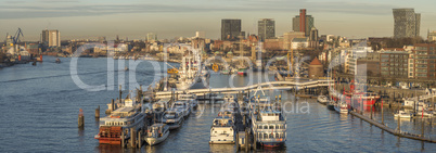 Panoramafoto vom Hamburger Hafen