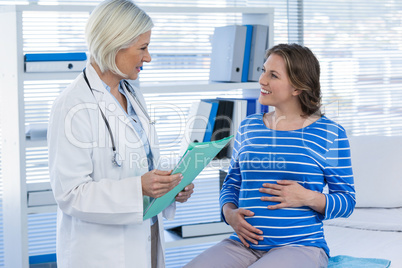 Pregnant patient consulting a doctor