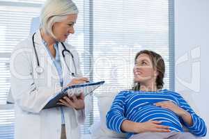 Pregnant patient consulting a doctor