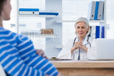 Pregnant patient consulting a doctor