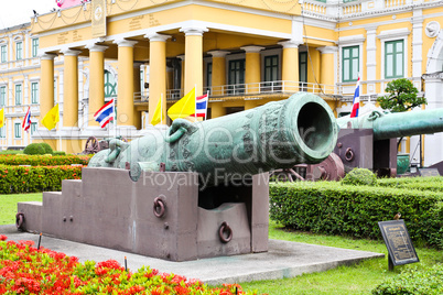 Ancient biggest cannon and Lion statue from Thai government muse