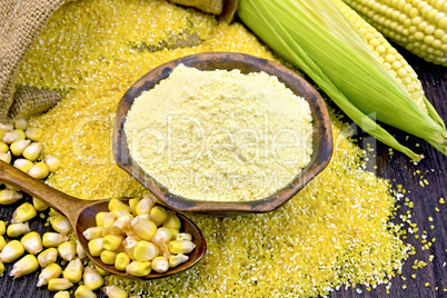 Flour corn in bowl with grits and grain on board