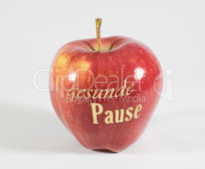 Roter Apfel mit der Aufschrift gesunde Pause