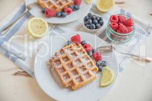 Waffeln mit Beeren