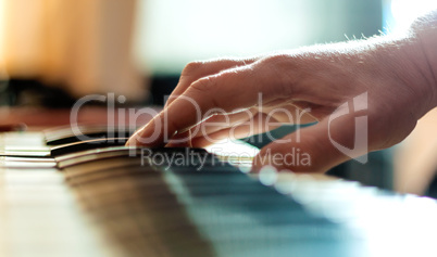 Hand of pianist