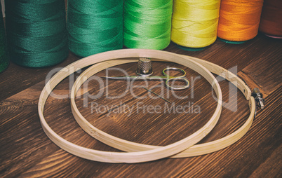 number of colored thread in the coils with wooden hoops