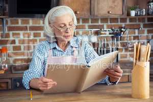 Senior woman with cookbook