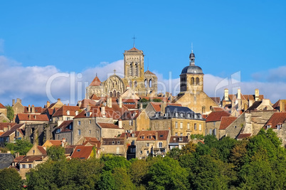 Vezelay, Burgund in Frankreich   - the town Vezelay, Burgundy