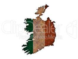 Karte und Fahne von Irland auf rostigem Metall