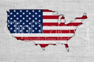 Karte und Fahne der USA auf altem Leinen