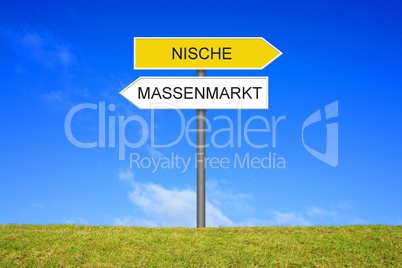 Schild Wegweiser zeigt Nische und Massenmarkt