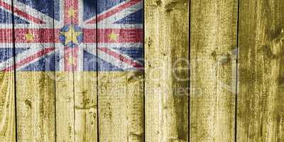 Fahne von Niue auf verwittertem Holz