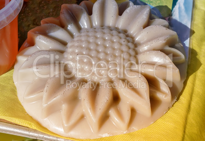 Organic beeswax is produced in the form of daisies.