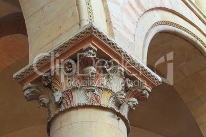 Column capital