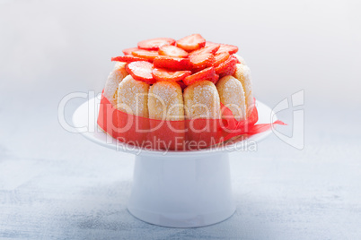 Cake Charlotte with strawberries