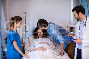 Man kissing pregnant woman on her forehead in the ward