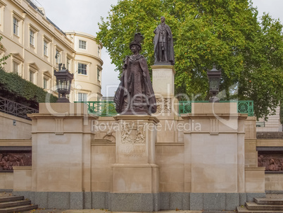 George and Elizabeth monument London