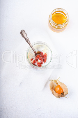 Yoghurt with goji berries, chia seeds and honey